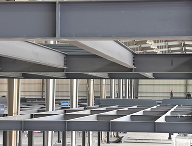 钢结构施工现场